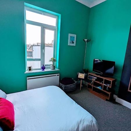 Central Brighton Studio By The Beach Exterior photo